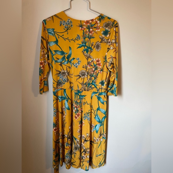 Plus size wrap dress - Picture 2 of 4